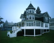 This 1897 Ocean Point cottage was built in the Queen Anne style and survived unchanged until it was torn down in 2007. Photo courtesy of Tad Pfeffer